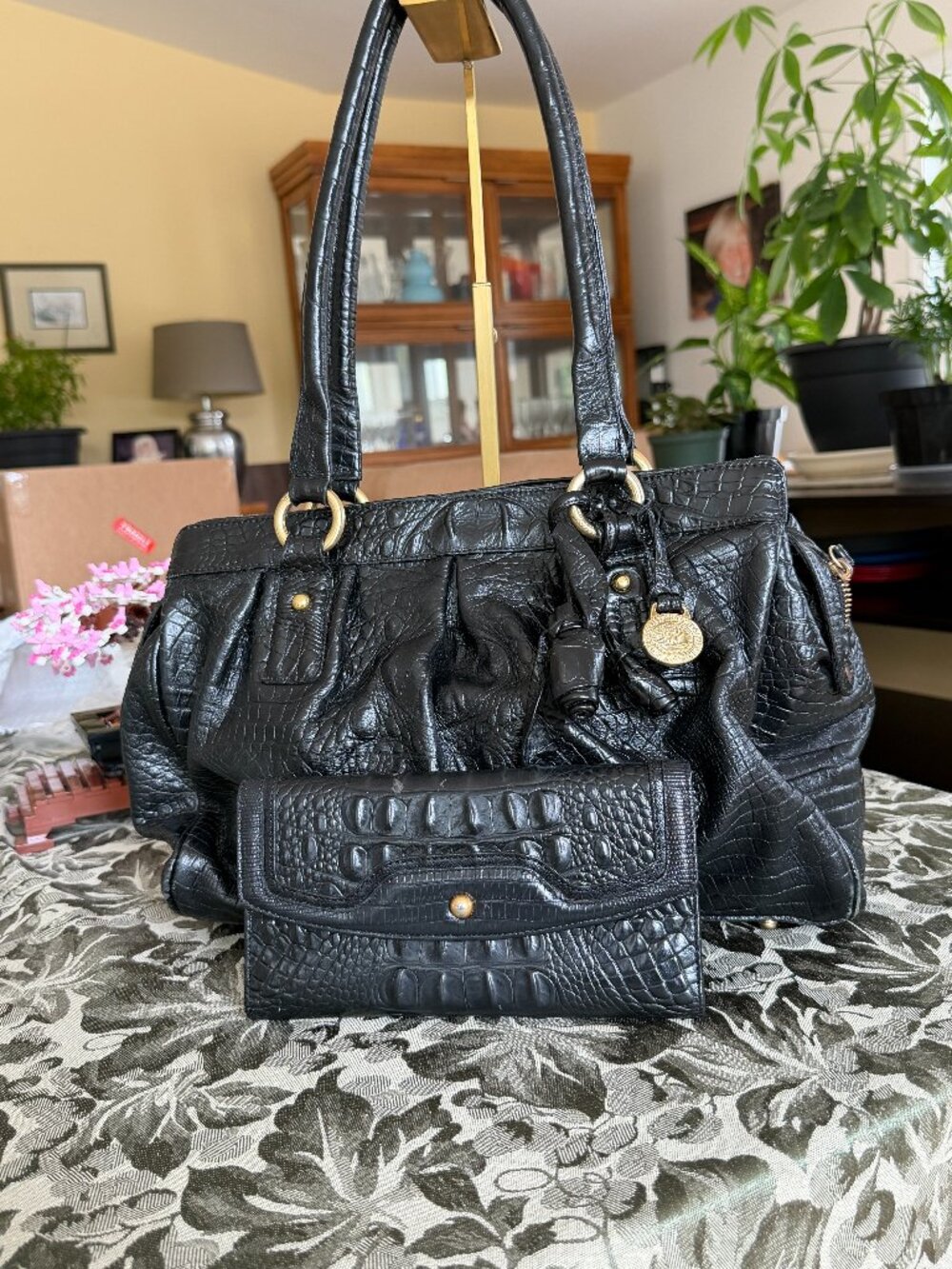 Brahmin black crocodile-embossed leather tote and wallet EUC